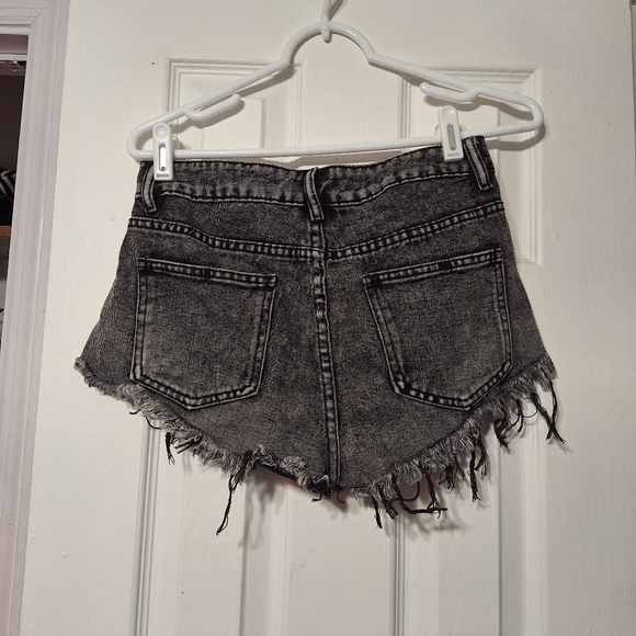 Shorts - Picture 3 of 7